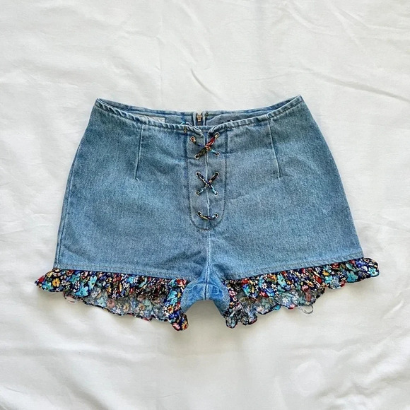 Vintage 90’s Paris Blues Floral Lace Up Denim Shorts - Picture 5 of 9